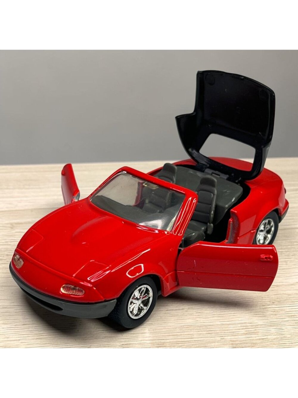 Vintage Road Champs Diecast Mazda MX-5 Miata 1:36 Scale Red Convertible 1991
